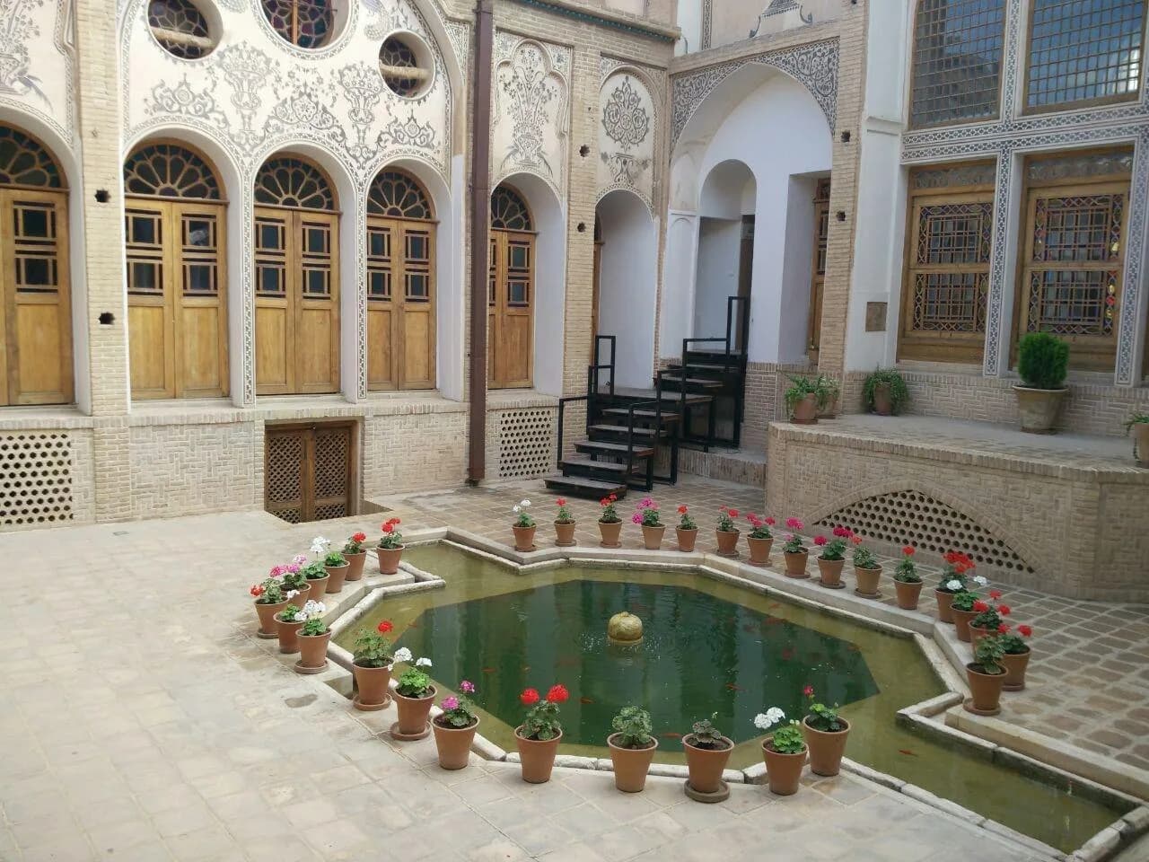 اقامتگاه سنتی خانه عامری ها کاشان - 2